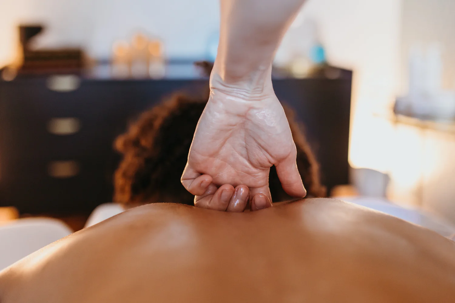 Le massage énergétique : une expérience revitalisante pour le corps et l’esprit